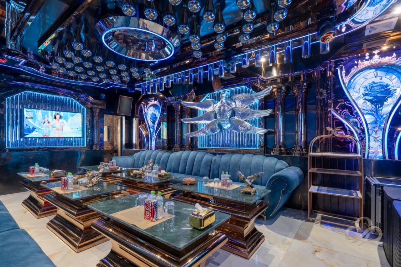 다낭 더나인 가라오케 내부